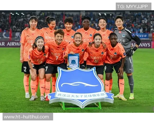 女足亚冠争议判罚！武汉女足两次获益，黄宝莹手球逃点，主裁改判引发热议