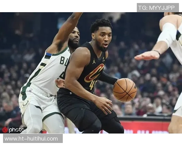 字母哥受伤骑士逆袭！米切尔37+5+7称霸全场，梅里尔关键得分助队取胜